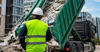 Вывоз строительного мусора в Вязьме: услуги лицензированной компании — ПроМусор